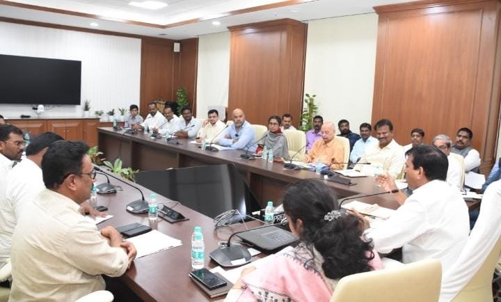 జ‌ర్న‌లిజానికి వ‌న్నెతెచ్చే జ‌ర్న‌లిస్టుల‌కు అండ‌గా ఉంటాం.