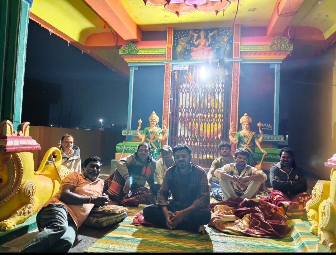 దొంగల దృష్టి ఆలయాలపై…కాపలా బాట పట్టిన గ్రామస్తులు…పెద్దమ్మ గుడి రక్షణకు వల్లంపట్లలో రాత్రి పహారా….