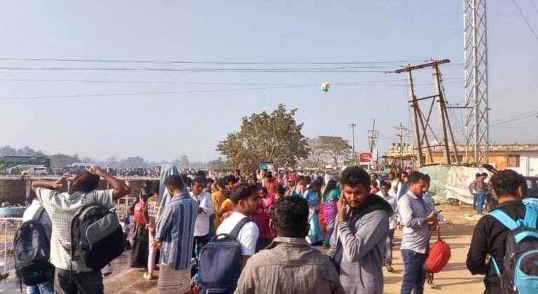 మేడారంలో దుస్తులు మార్చుకోడానికి మహిళలు ఇబ్బందులు…