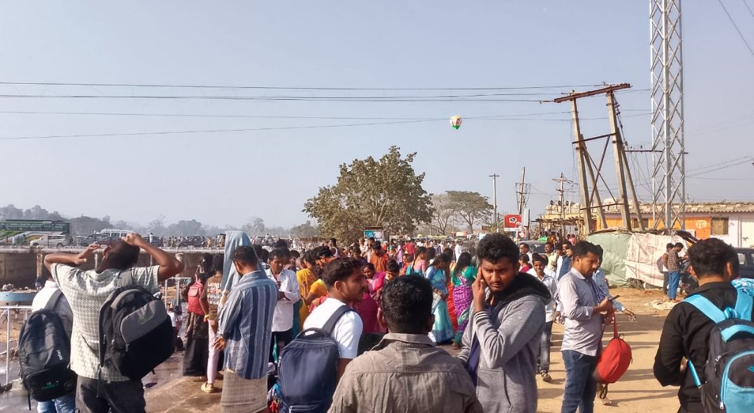 మేడారంలో దుస్తులు మార్చుకోడానికి మహిళలు ఇబ్బందులు…