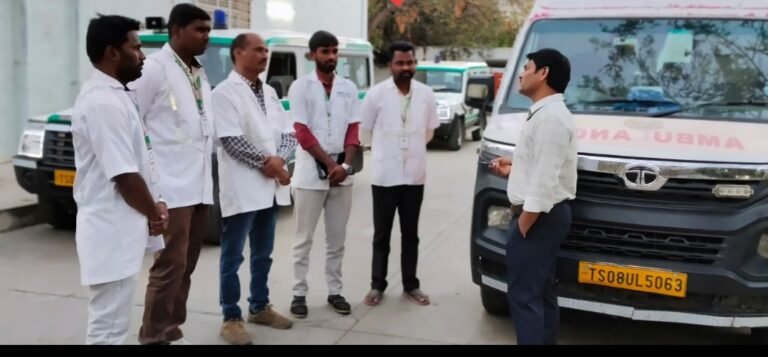 అంబులెన్స్ ను ఆకస్మిక తనిఖీ చేసిన 108 ఉమ్మడి మెదక్ జిల్లా ప్రోగ్రాం మేనేజర్…