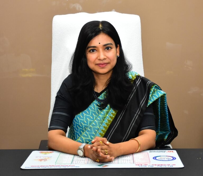 కలెక్టర్ గా బాధ్యతలు స్వీకరించిన గరిమ అగ్రవాల్*శుభాకాంక్షలు తెలియజేసిన అదనపు కలెక్టర్ గడ్డం నగేష్, జిల్లా అధికారులు….